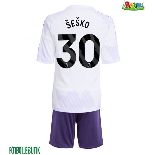 Manchester United Benjamin Sesko #30 Bortaställ Barn 2025-26 Kortärmad (+ Korta byxor)